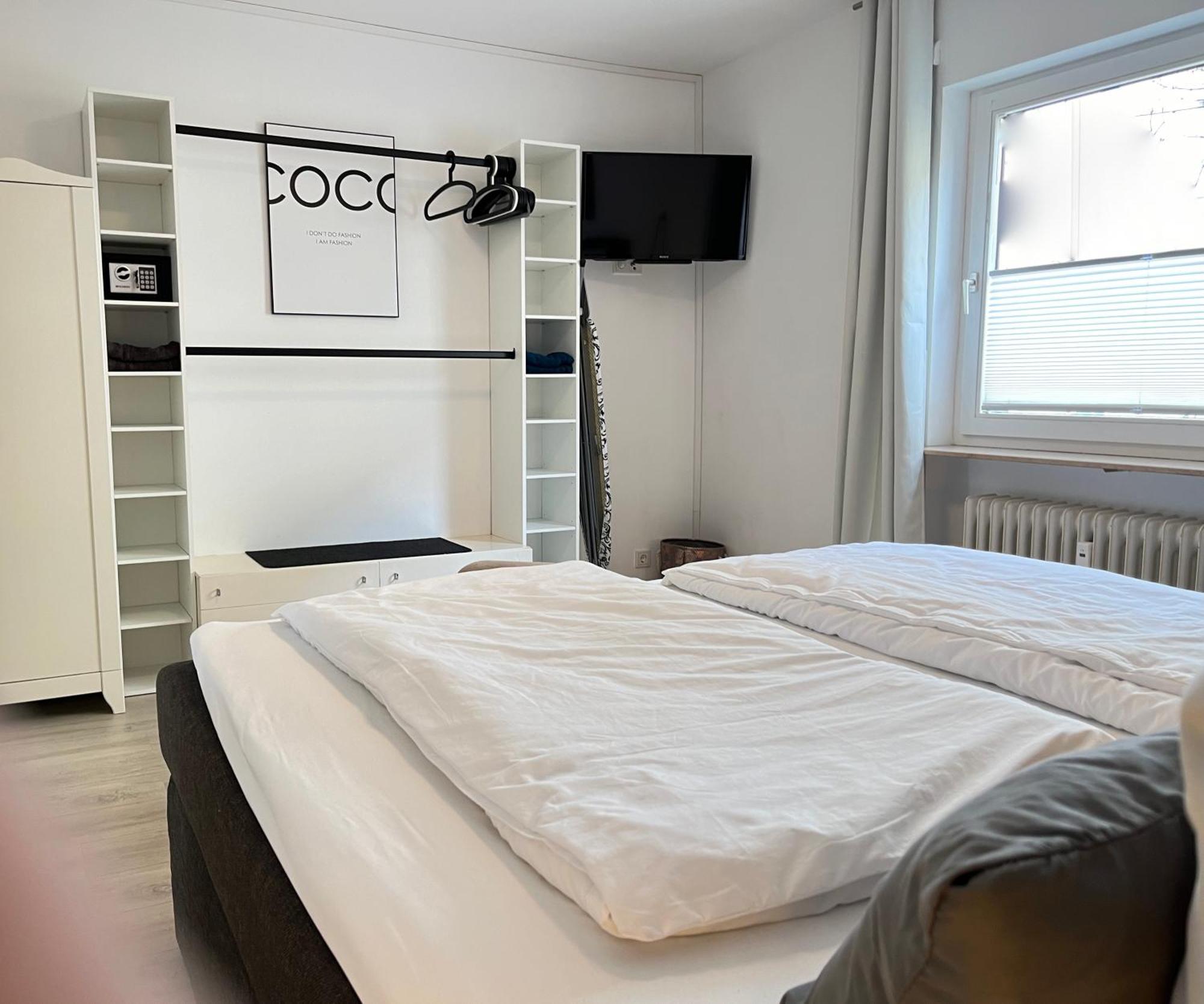 SaarPartment XL1 nähe HBF in Saarbrücken - 2 Schlafzimmer, Küche, Bad, Balkon, Boxspringbetten, WiFi, Parking - 11x in SB Exterior foto
